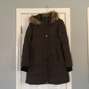 Mid length puffer coat with faux fur
